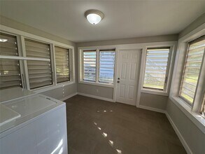 306 N Elm St in Tomball, TX - Building Photo - Building Photo