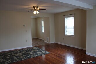 6 Sunnyside E Rd in Norwich, CT - Building Photo - Building Photo