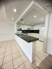 13499 Biscayne Blvd, Unit NA in North Miami, FL - Foto de edificio - Building Photo