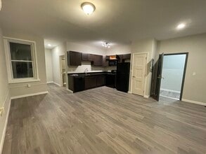 1017 Hamilton St, Fl 1, Unit 302 in Allentown, PA - Foto de edificio - Building Photo