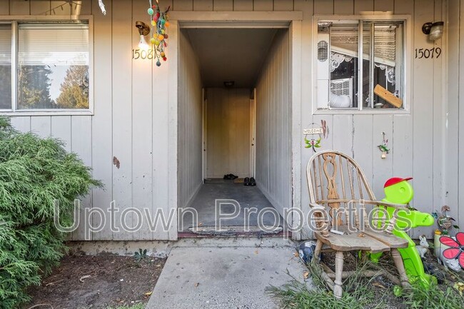 15081 SE East Ave in Milwaukie, OR - Foto de edificio - Building Photo