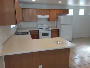 5195 Shreve Ave in Las Vegas, NV - Foto de edificio - Building Photo