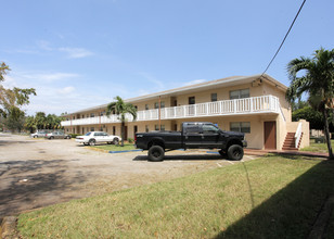 L.A. Lee Terrace Apartments in Fort Lauderdale, FL - Building Photo - Building Photo