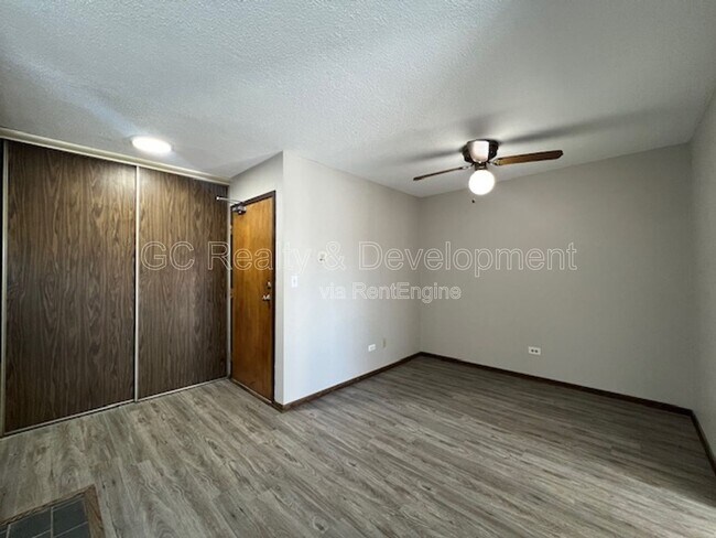 7030 Barrington Ct in Woodridge, IL - Building Photo - Building Photo