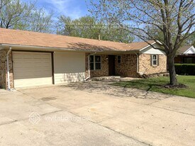 3325 Hummingbird Ln in Denton, TX - Building Photo