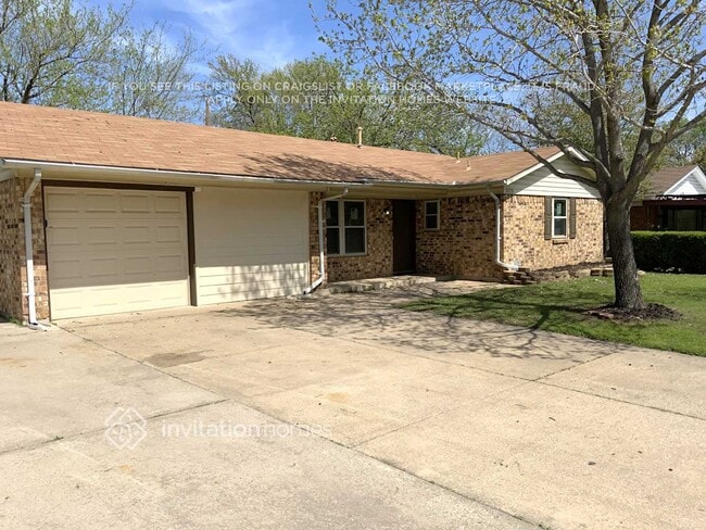 property at 3325 Hummingbird Ln