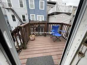 266 Gold St, Unit 03 in Boston, MA - Foto de edificio - Building Photo