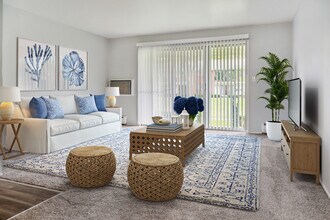 Independence Square Apartments in Clarkston, MI - Foto de edificio - Building Photo