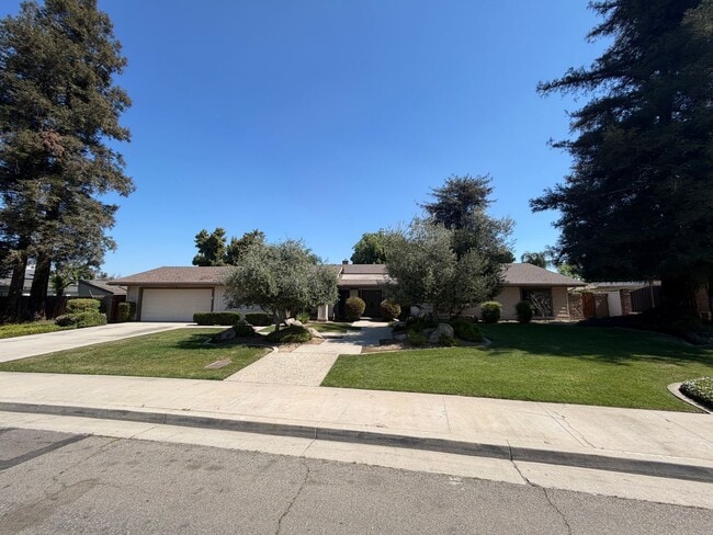 540 E Estate Dr