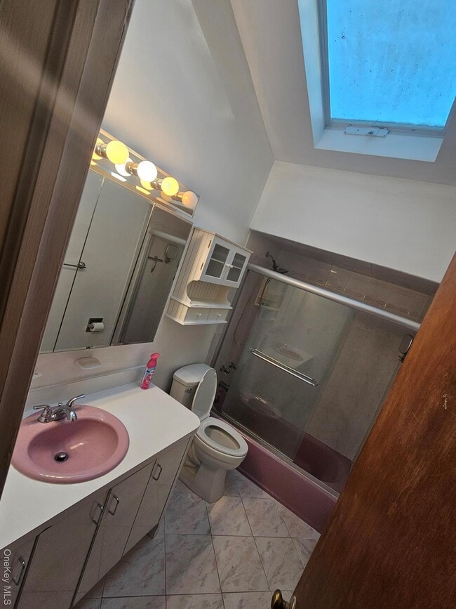 93 W 6th St in Ronkonkoma, NY - Building Photo - Building Photo