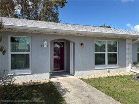 4704 Mercado Dr in Sebring, FL - Building Photo