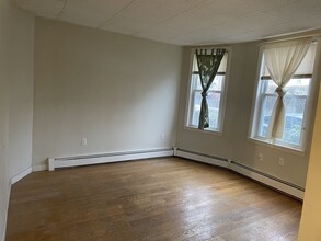 184 Colburn St in Dedham, MA - Building Photo - Building Photo