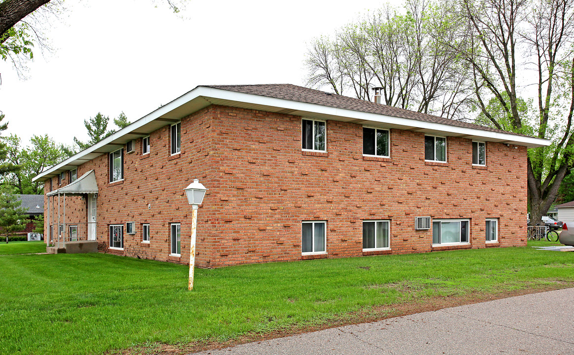 1037 Spencer St S in Shakopee, MN - Foto de edificio