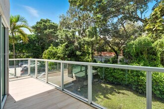 1528 Brickell Ave in Miami, FL - Building Photo - Building Photo