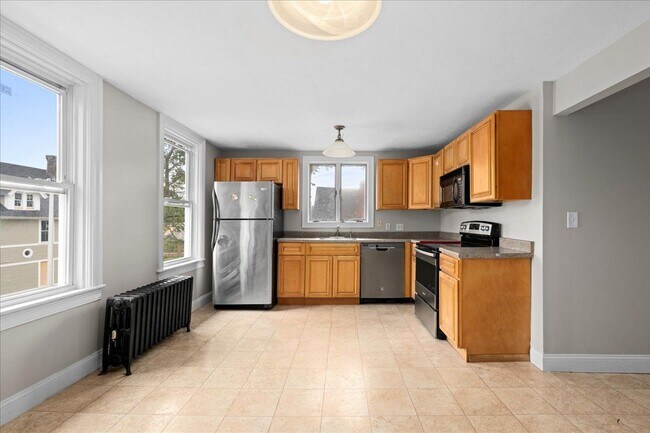 36 Cedar St in Worcester, MA - Foto de edificio - Building Photo