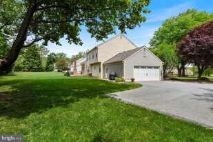 1099 Armstrong Ct in Chesterbrook, PA - Building Photo