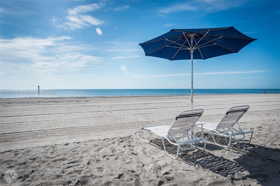 177 Ocean Ln Dr in Key Biscayne, FL - Building Photo
