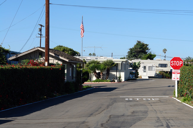 152 N Coast Highway 101 in Encinitas, CA - Building Photo - Building Photo