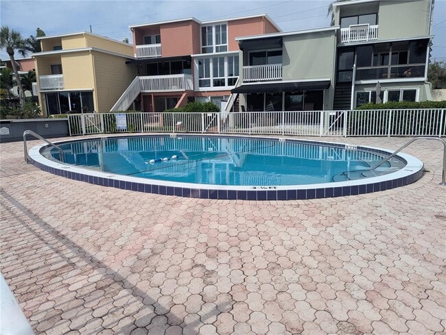 2424 W Tampa Bay Blvd in Tampa, FL - Foto de edificio - Building Photo