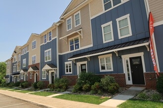 The Vue at College Square (Student Housing) in Lynchburg, VA - Building Photo - Building Photo
