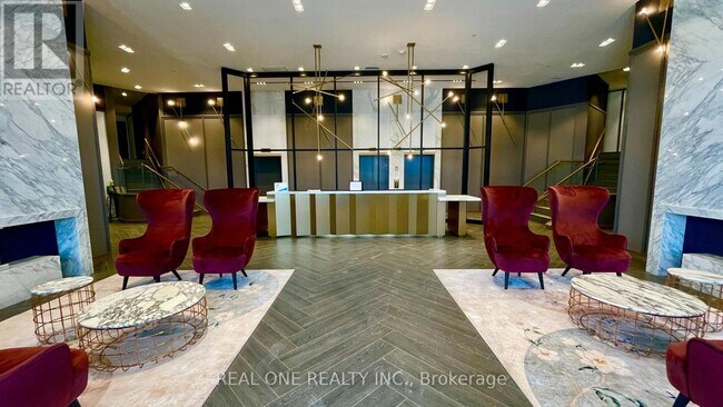 405-405 Dundas St W in Oakville, ON - Building Photo - Building Photo