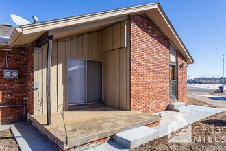 631 N Country Acres Ave in Wichita, KS - Building Photo - Building Photo