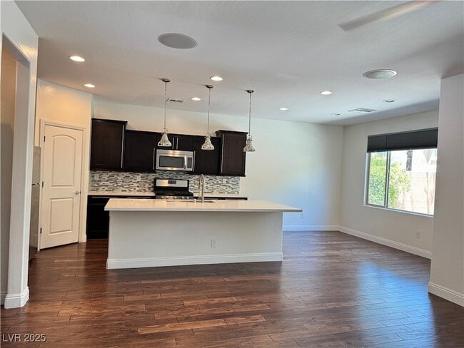 2090 Morro Vista Dr in Las Vegas, NV - Building Photo - Building Photo
