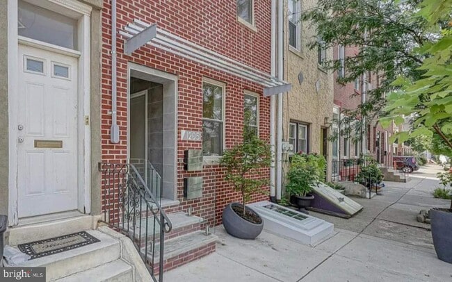 property at 1205 S 4th St