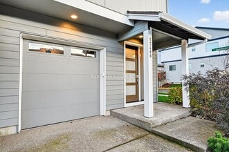 12408 SE Water Drop Wy in Happy Valley, OR - Building Photo - Building Photo