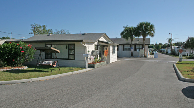 Sunset Village Adult Mobile Home Community in Bradenton, FL - Building Photo - Building Photo