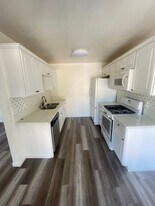 1225 N Broadway in Escondido, CA - Building Photo