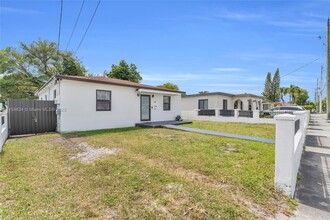 3250 NW 17th St in Miami, FL - Foto de edificio - Building Photo