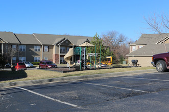 Kensington Court in Kansas City, MO - Building Photo - Building Photo