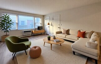 2005 W Touhy Ave in Chicago, IL - Building Photo