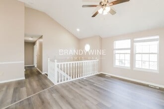 1626 S Whitney Dr in Independence, MO - Foto de edificio - Building Photo