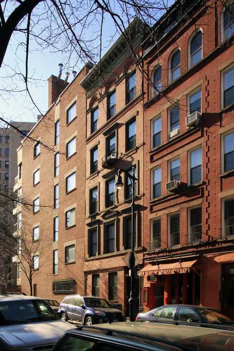 19 Bedford St in New York, NY - Building Photo