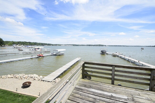 8245B NW Lake Shore Dr in Cedar Lake, IN - Building Photo - Building Photo