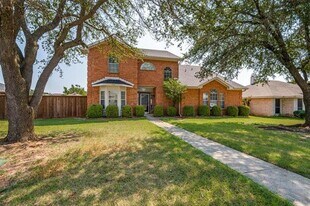 716 Kristi Ln in Cedar Hill, TX - Building Photo