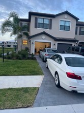 15217 Lyla Ter in Bradenton, FL - Foto de edificio - Building Photo