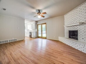 6180 Wrigley Way in Fort Worth, TX - Building Photo - Building Photo