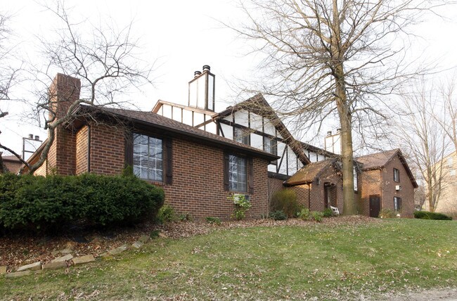 Saint Andrews Apartments LLC in Canfield, OH - Foto de edificio - Building Photo