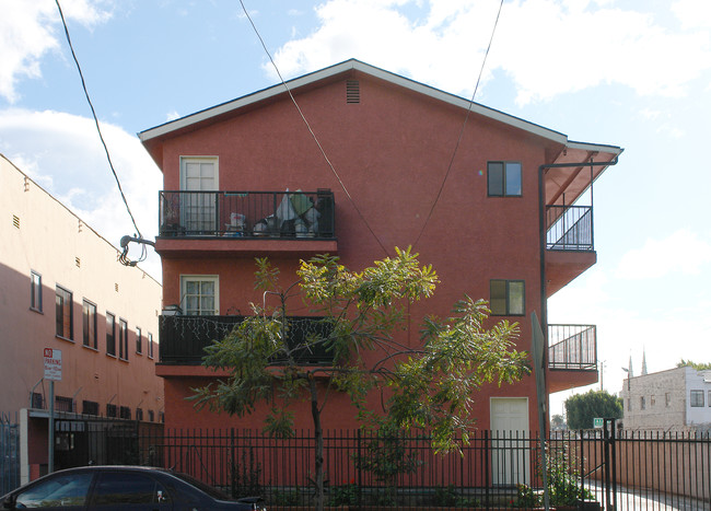 1110 Mariposa Ave in Los Angeles, CA - Building Photo - Building Photo