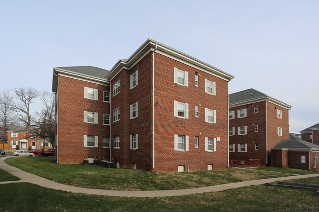 University Landing Apartments in Silver Spring, MD - Building Photo - Building Photo