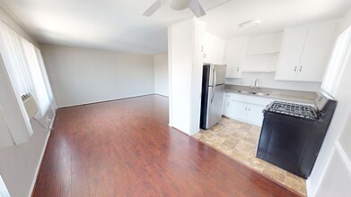 1042 N Stanley Ave in West Hollywood, CA - Building Photo - Interior Photo