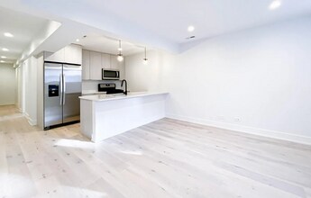 1334 W Bryn Mawr Ave, Unit G1 in Chicago, IL - Foto de edificio - Building Photo