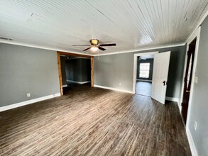 1210 N Mill St in Bowie, TX - Building Photo - Building Photo