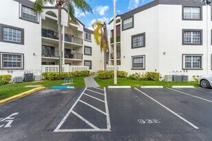 9735 Fontainebleau Blvd in Miami, FL - Building Photo