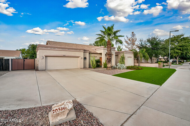 20386 E Bronco Dr in Queen Creek, AZ - Building Photo - Building Photo