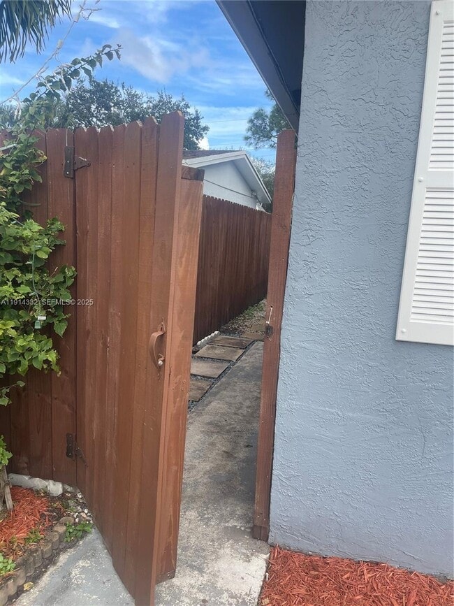 428 NW 16th Ave in Fort Lauderdale, FL - Building Photo - Building Photo