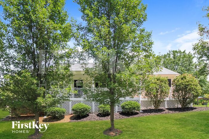 1800 Holly Crescent Ln in Winston-Salem, NC - Building Photo
